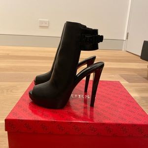 New!!! Guess Black Heel!!